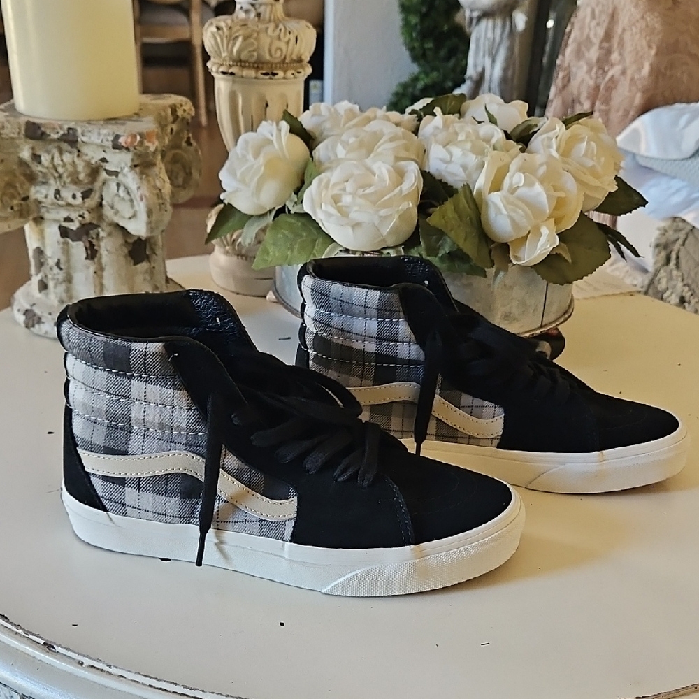 NWT Vans Plaid Black and White High-Top Sneakers
